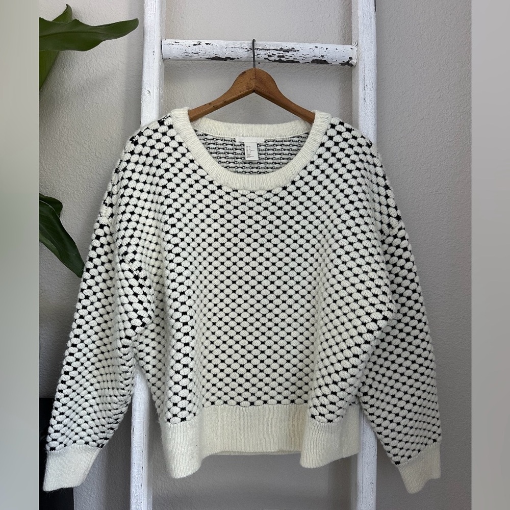 H&M Cream and Black Dot Pattern Crew Neck Knit Sweater